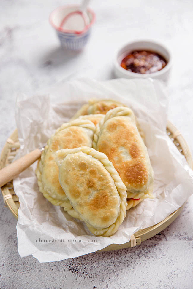 chive and egg dumplings |chinasichuanfood.com
