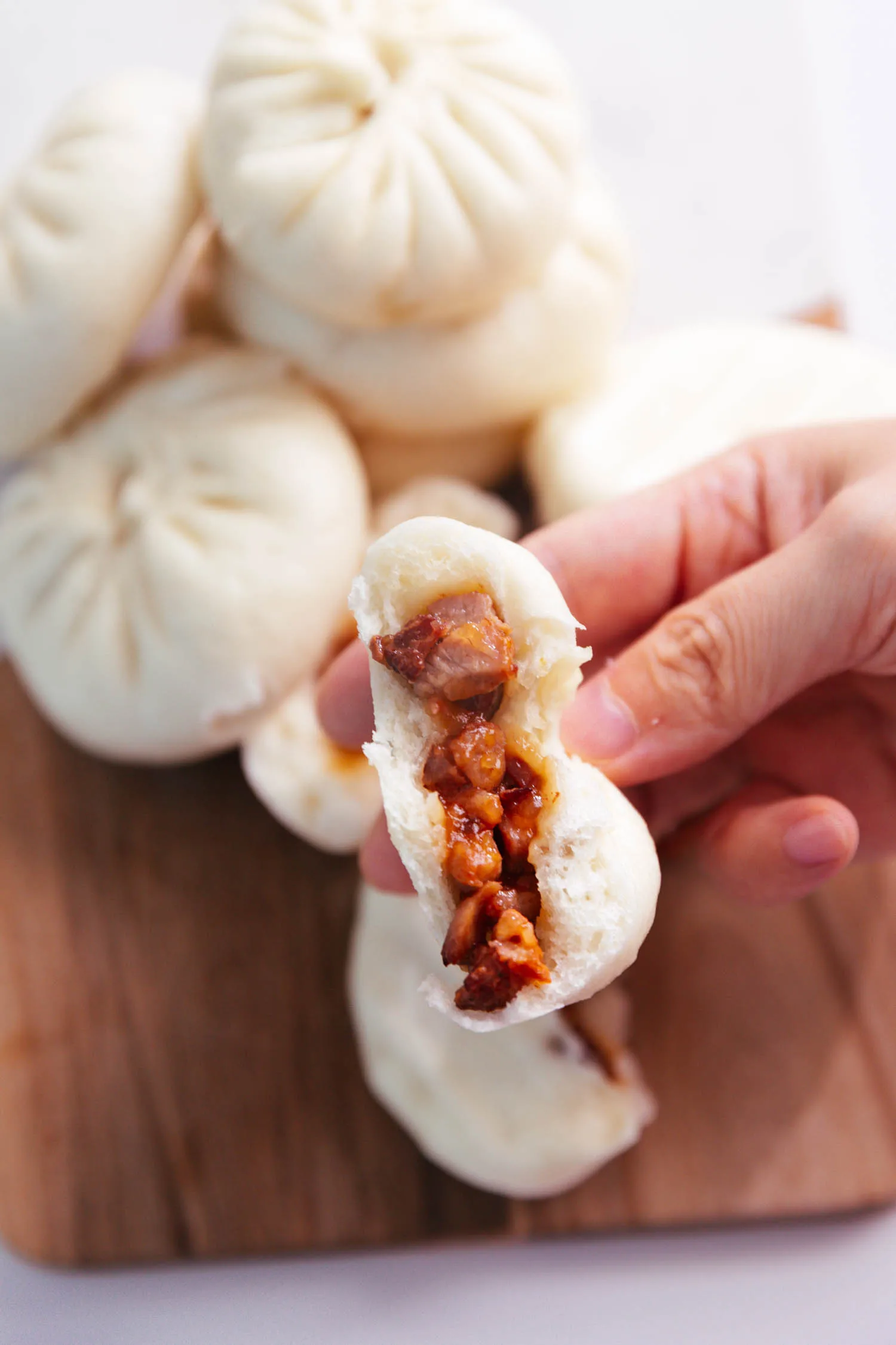 steam char siu bao in a bamboo steamer | chinasichuanfood.com