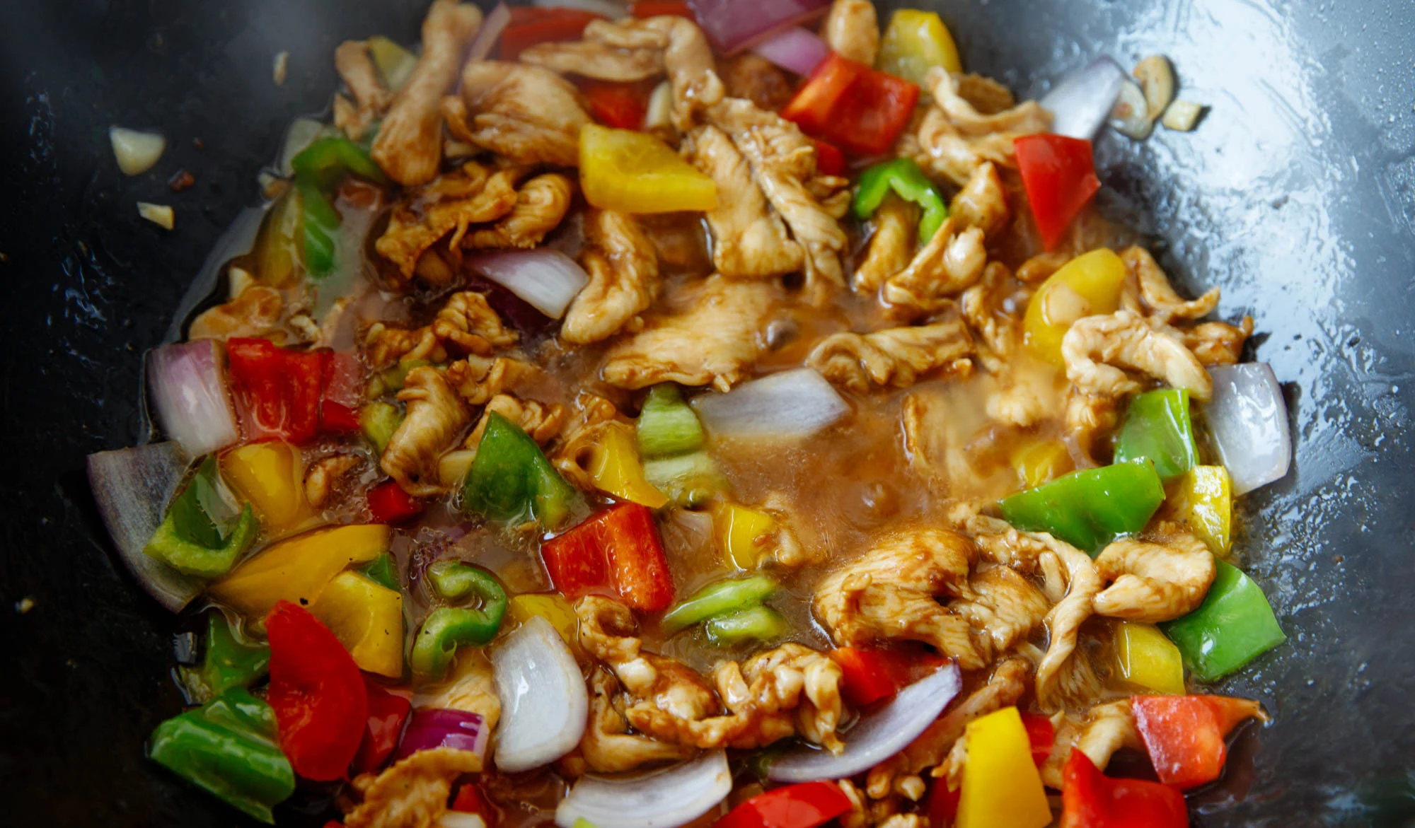 Chicken and bell pepper stir fry | chinasichuanfood.com